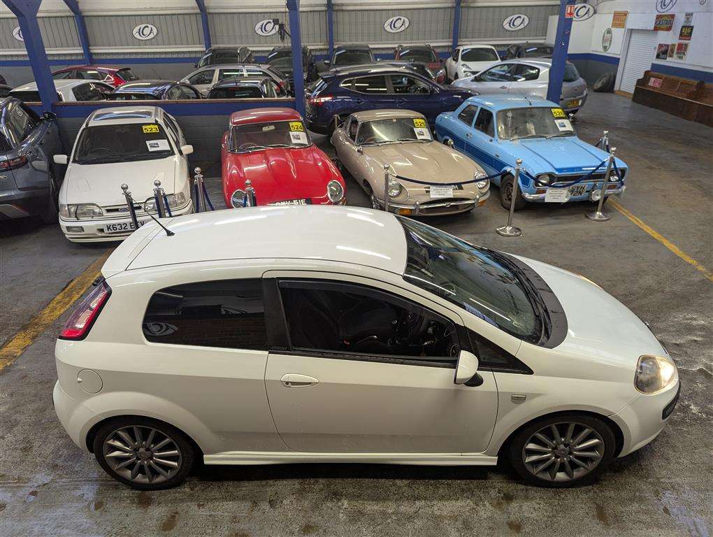 <p>2011 FIAT PUNTO EVO SPORTING MULTIJ</p>