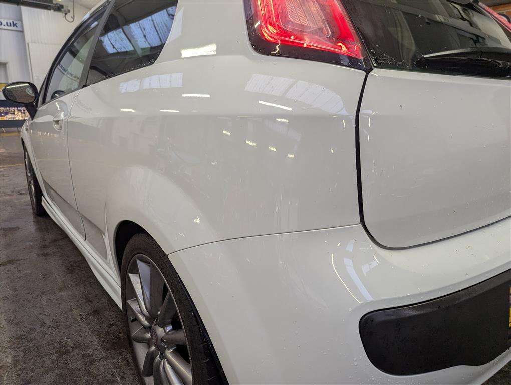 <p>2011 FIAT PUNTO EVO SPORTING MULTIJ</p>