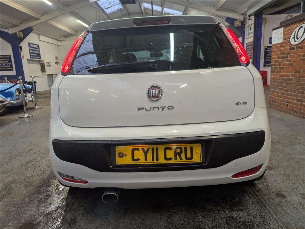 <p>2011 FIAT PUNTO EVO SPORTING MULTIJ</p>