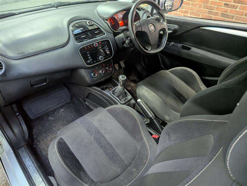 <p>2011 FIAT PUNTO EVO SPORTING MULTIJ</p>