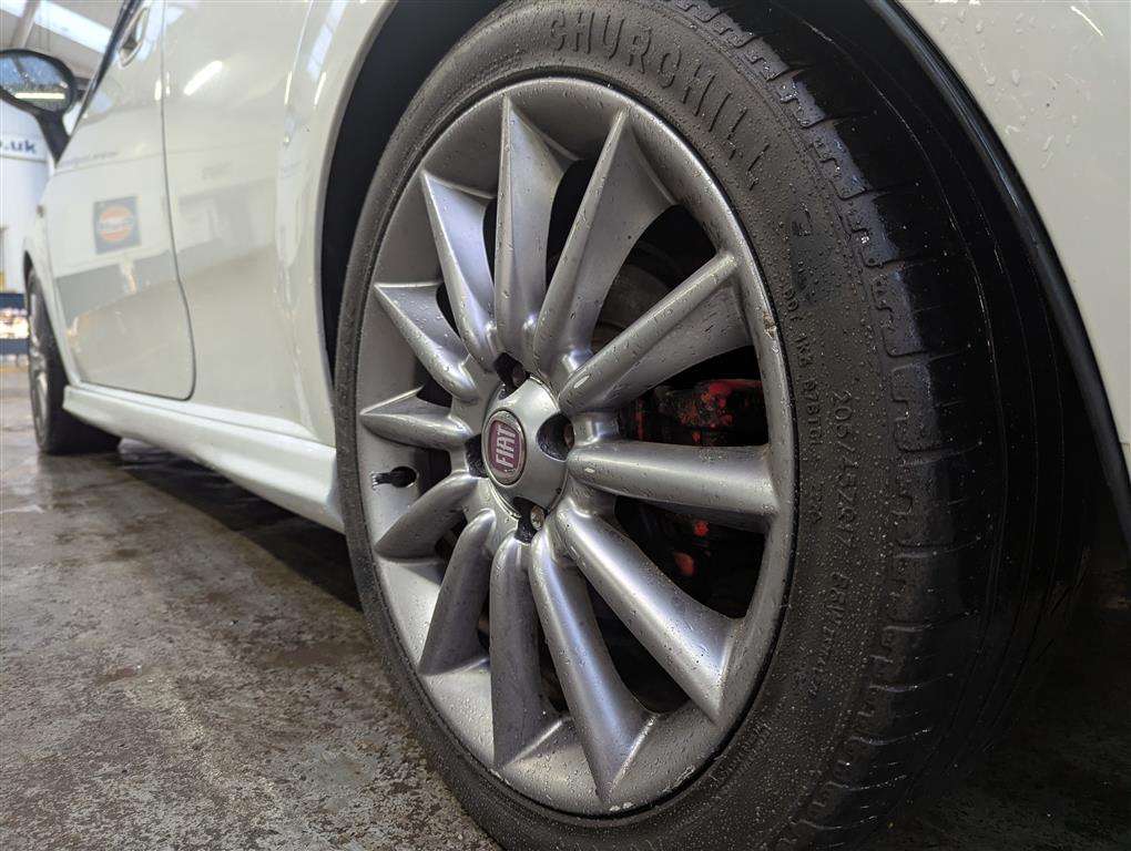 <p>2011 FIAT PUNTO EVO SPORTING MULTIJ</p>