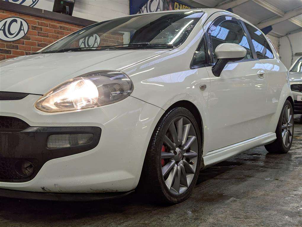<p>2011 FIAT PUNTO EVO SPORTING MULTIJ</p>