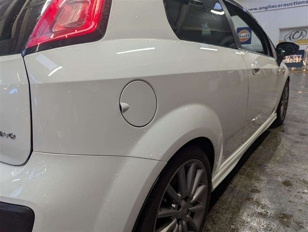 <p>2011 FIAT PUNTO EVO SPORTING MULTIJ</p>