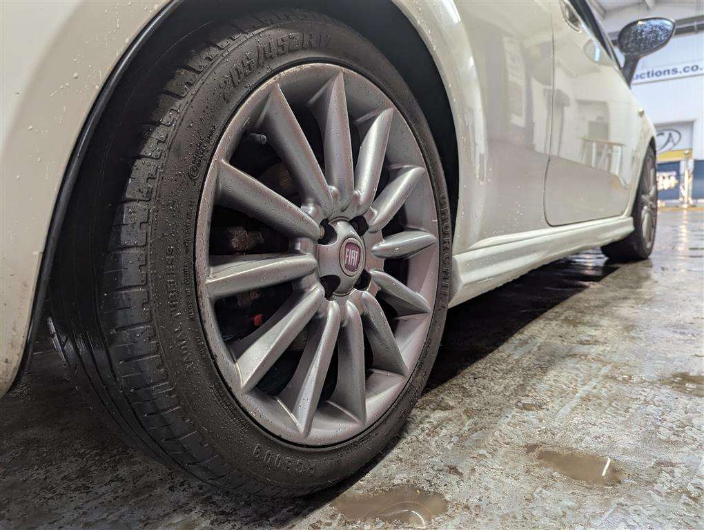 <p>2011 FIAT PUNTO EVO SPORTING MULTIJ</p>