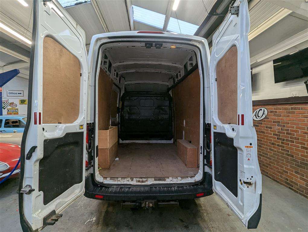 <p>2015 FORD TRANSIT 350 TREND</p>