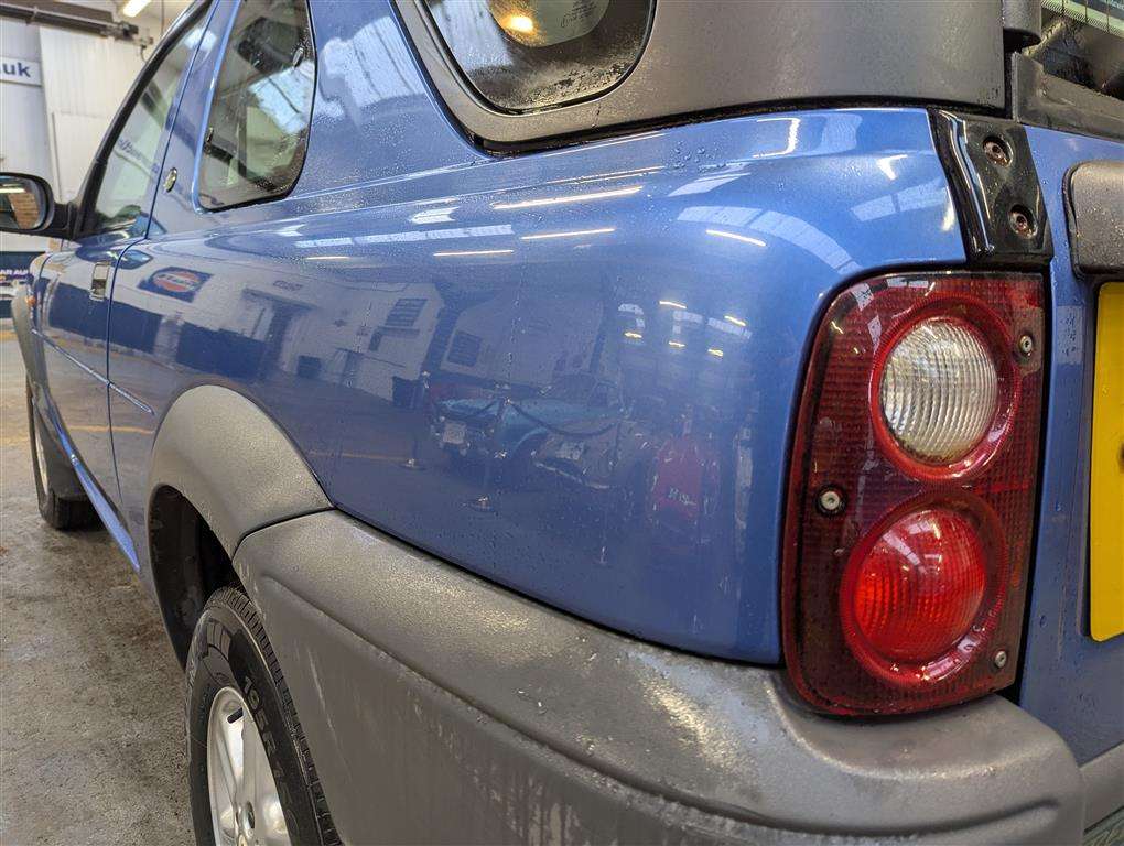 <p>2001 LAND ROVER FREELANDER GS</p>