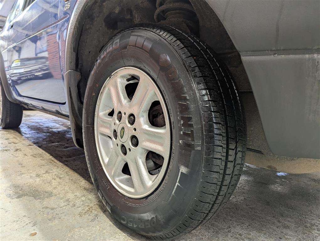 <p>2001 LAND ROVER FREELANDER GS</p>