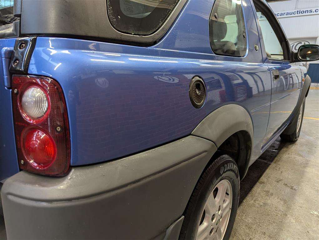 <p>2001 LAND ROVER FREELANDER GS</p>