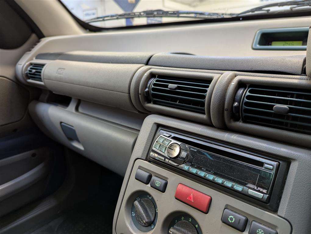 <p>2001 LAND ROVER FREELANDER GS</p>