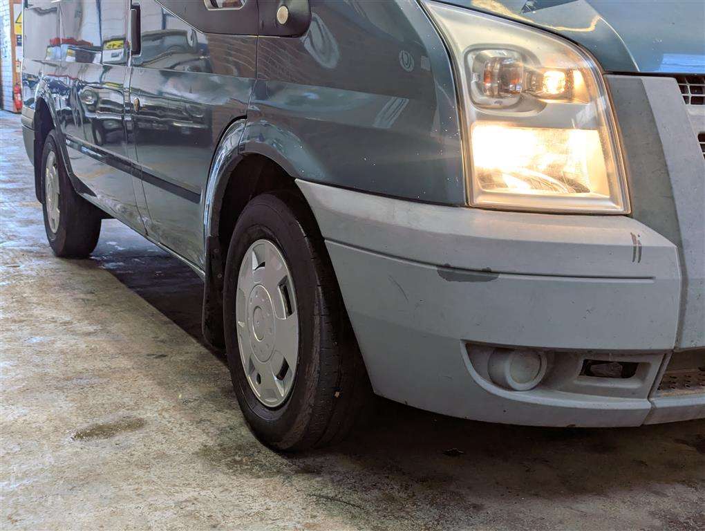 <p>2013 FORD TRANSIT 100 T280 FWD</p>