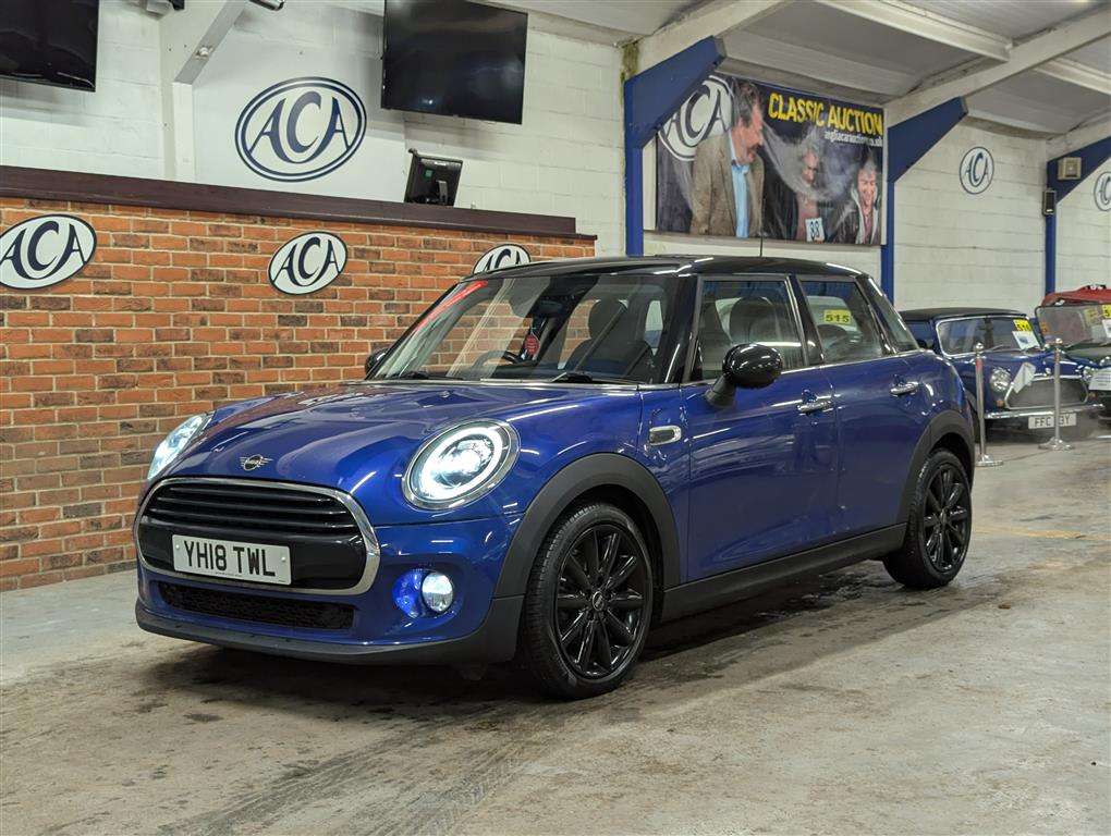 <p>2018 MINI COOPER AUTO</p>