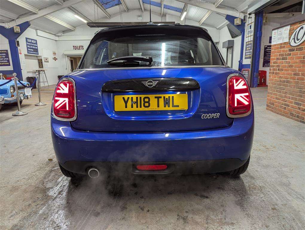 <p>2018 MINI COOPER AUTO</p>