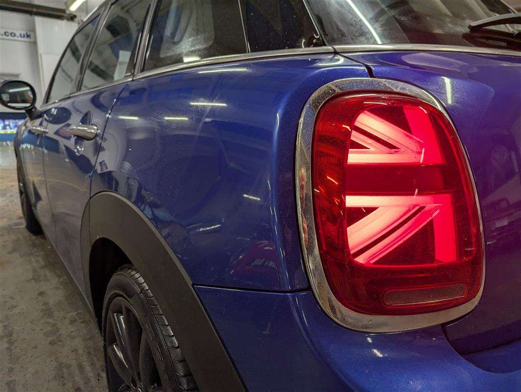 <p>2018 MINI COOPER AUTO</p>
