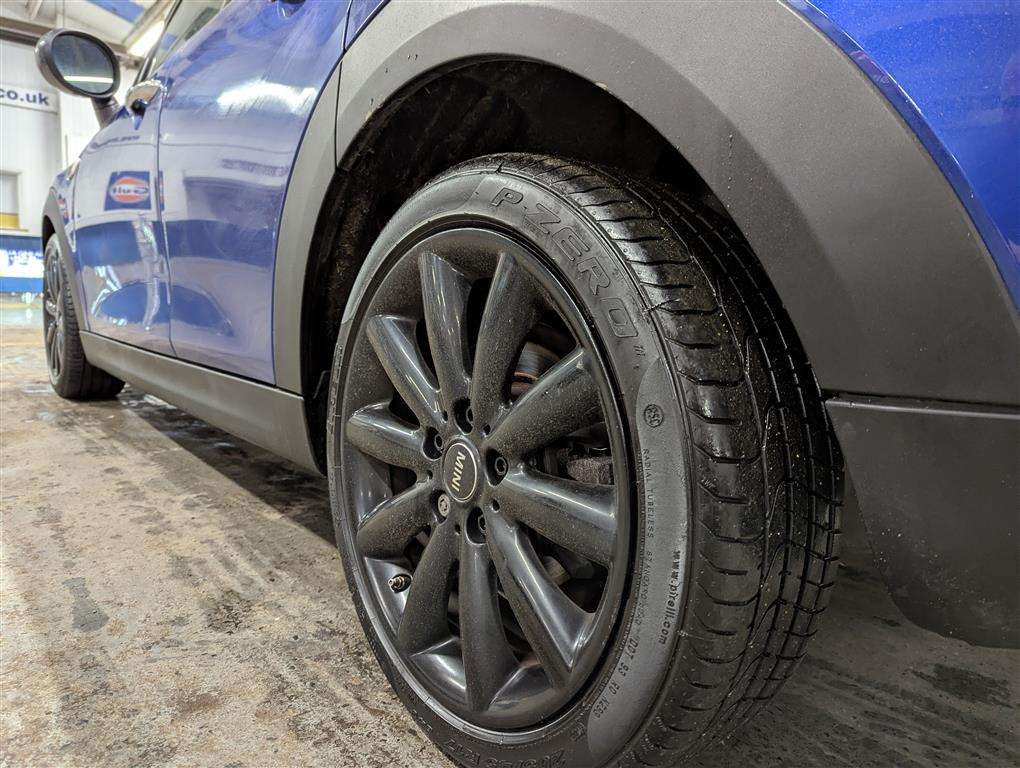 <p>2018 MINI COOPER AUTO</p>