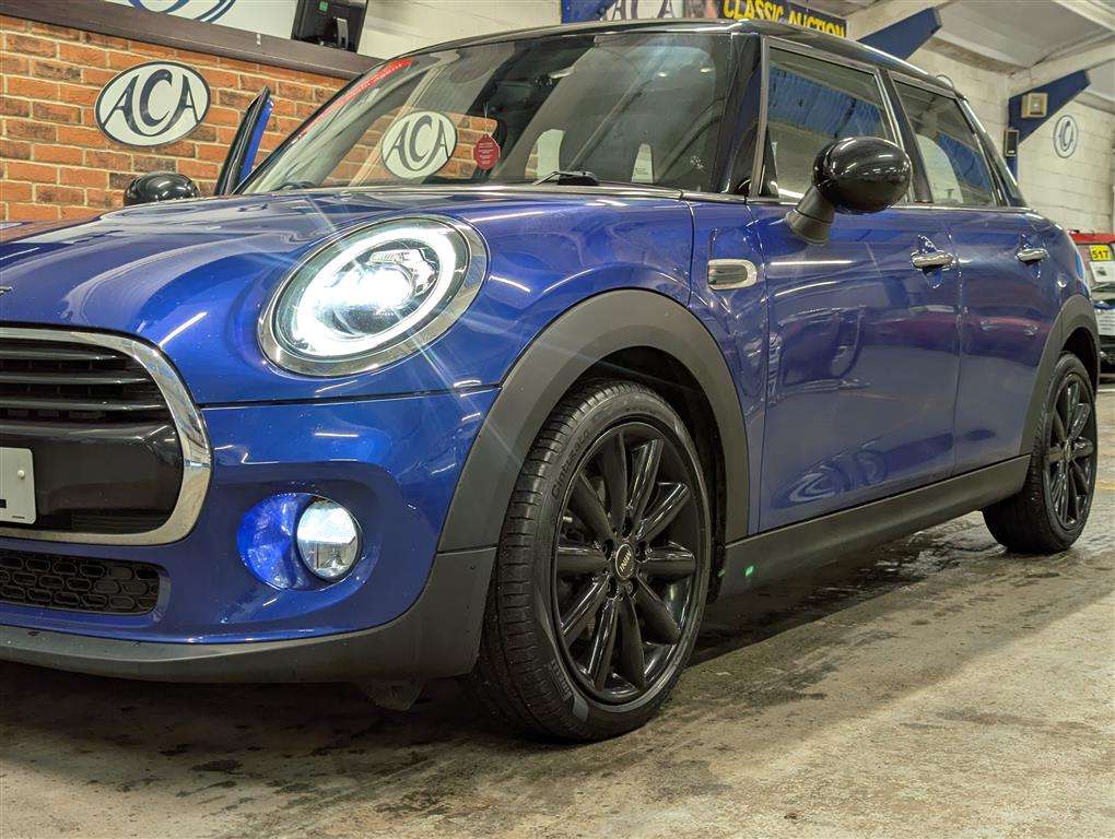 <p>2018 MINI COOPER AUTO</p>