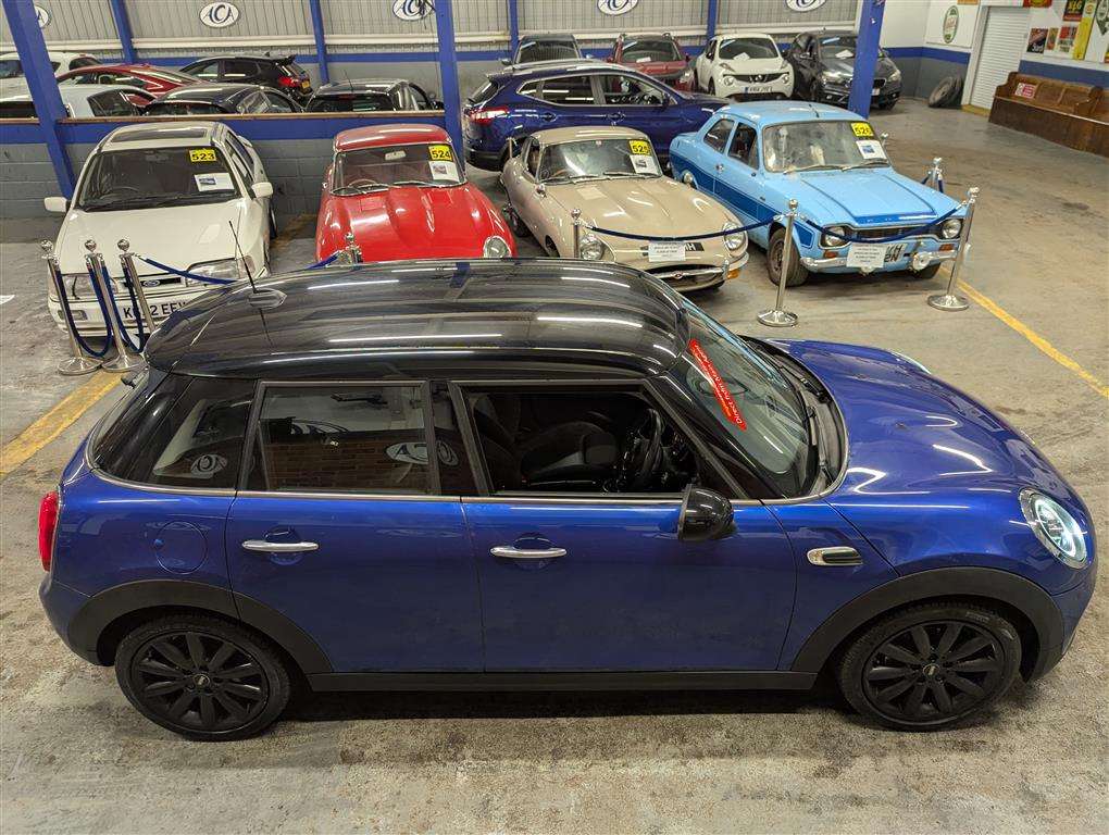 <p>2018 MINI COOPER AUTO</p>