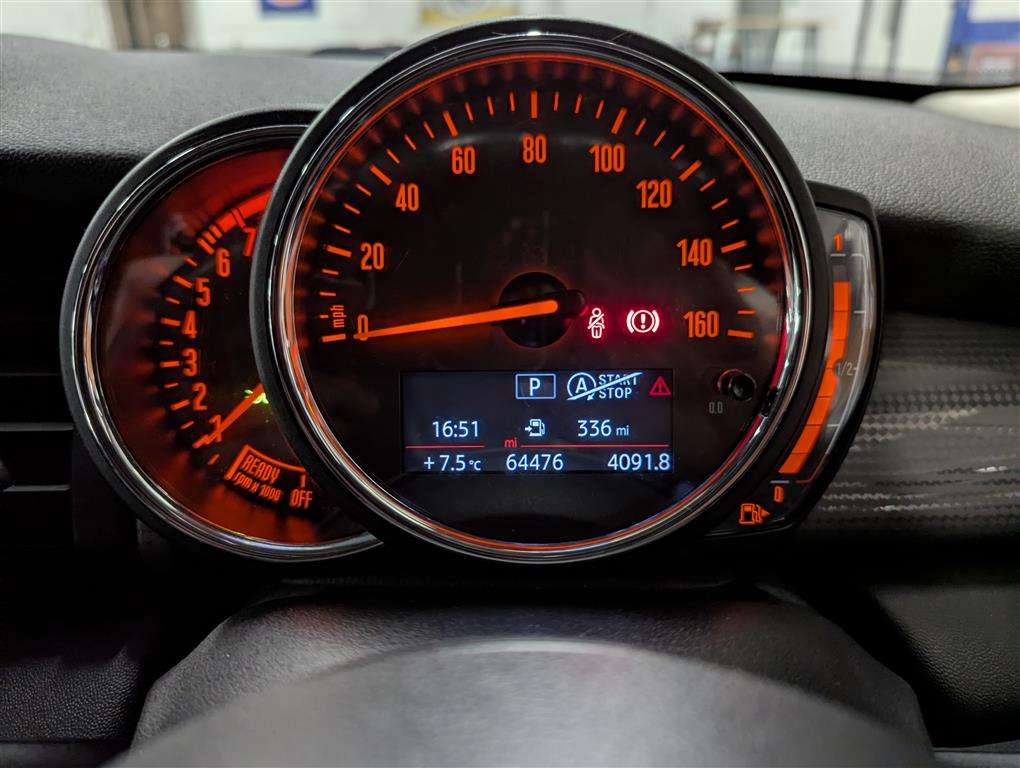 <p>2018 MINI COOPER AUTO</p>