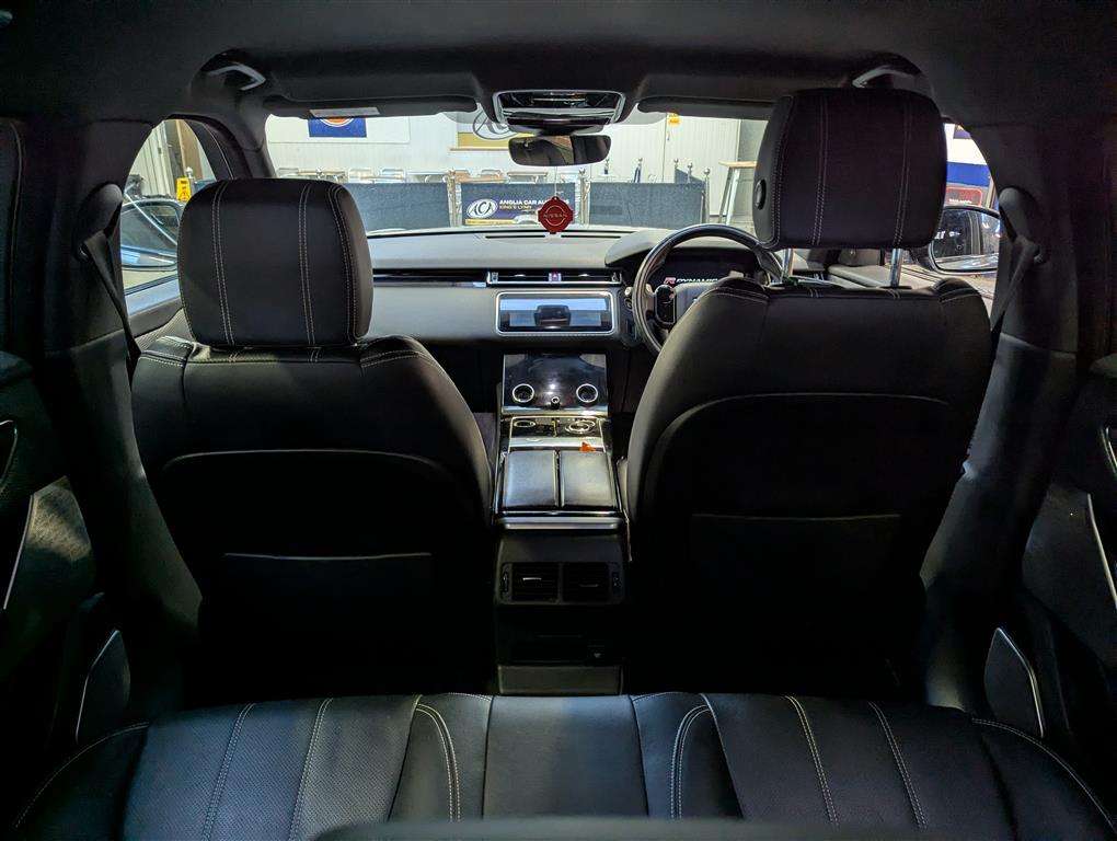 <p>2018 LAND ROVER R ROVER VELAR R-DYN SE D1</p>