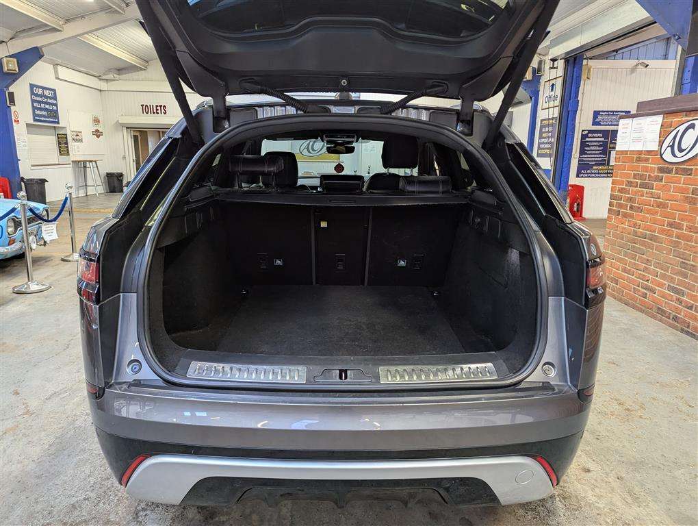 <p>2018 LAND ROVER R ROVER VELAR R-DYN SE D1</p>