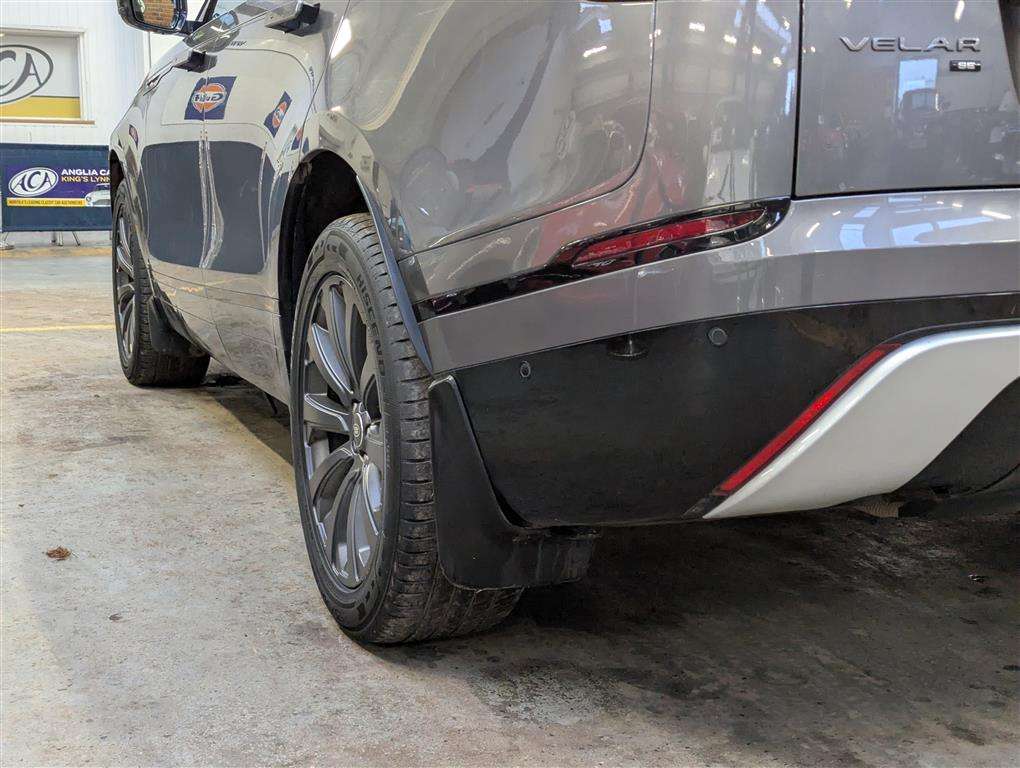 <p>2018 LAND ROVER R ROVER VELAR R-DYN SE D1</p>
