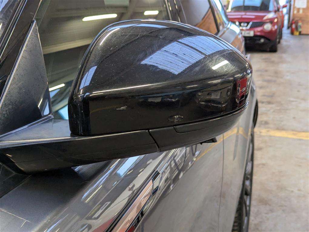 <p>2018 LAND ROVER R ROVER VELAR R-DYN SE D1</p>