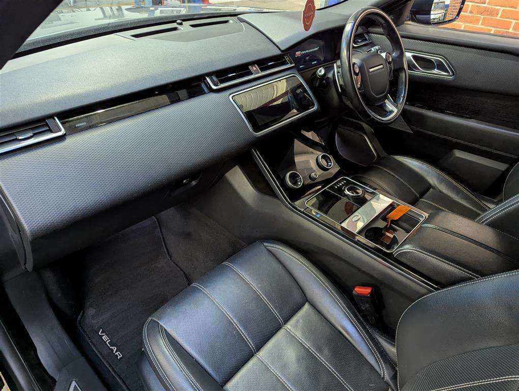 <p>2018 LAND ROVER R ROVER VELAR R-DYN SE D1</p>