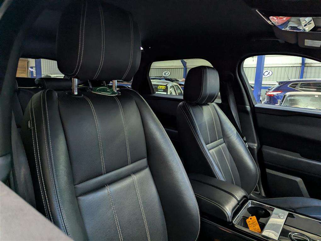 <p>2018 LAND ROVER R ROVER VELAR R-DYN SE D1</p>