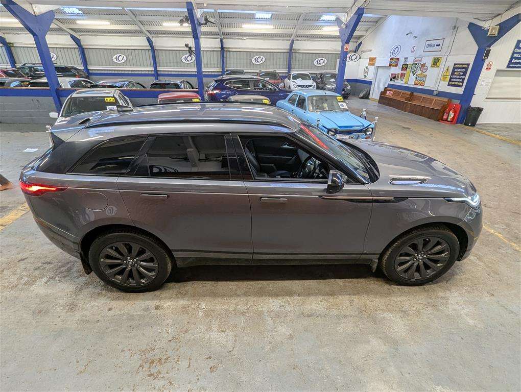 <p>2018 LAND ROVER R ROVER VELAR R-DYN SE D1</p>