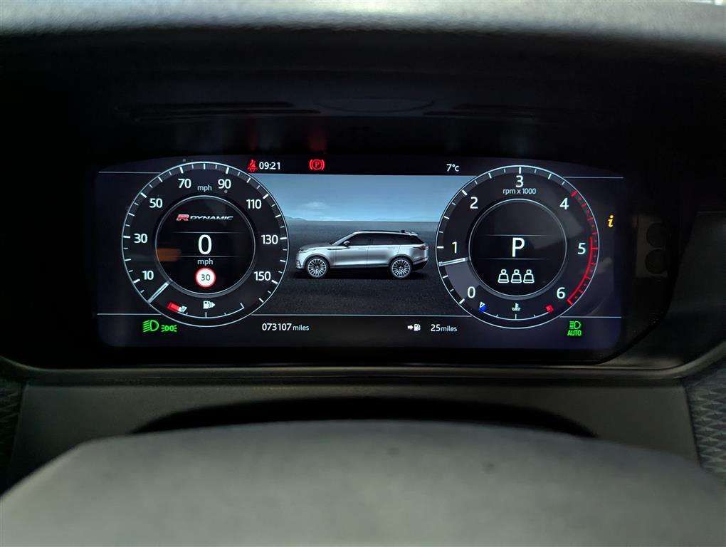<p>2018 LAND ROVER R ROVER VELAR R-DYN SE D1</p>