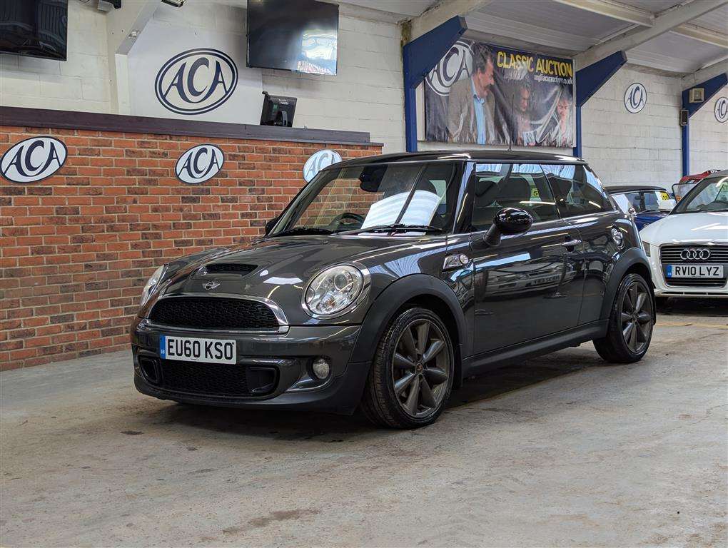 <p>2010 MINI COOPER S</p>