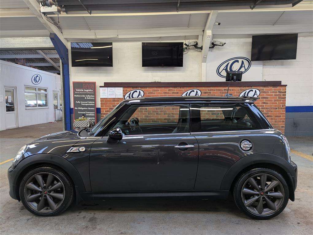 <p>2010 MINI COOPER S</p>