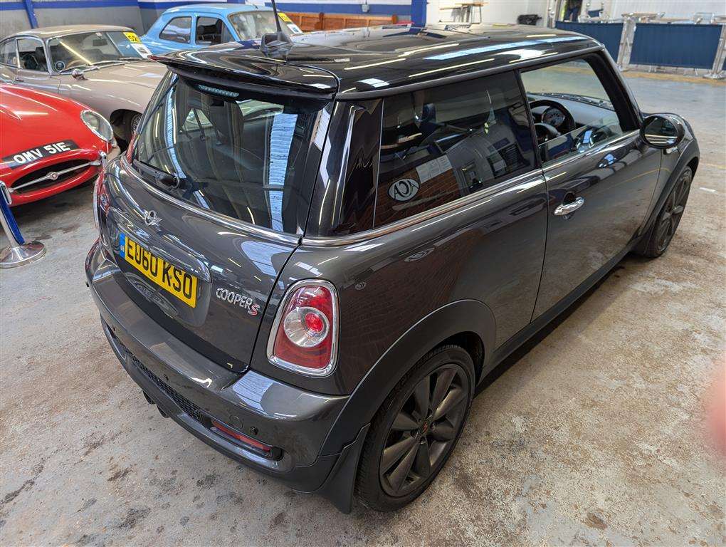 <p>2010 MINI COOPER S</p>