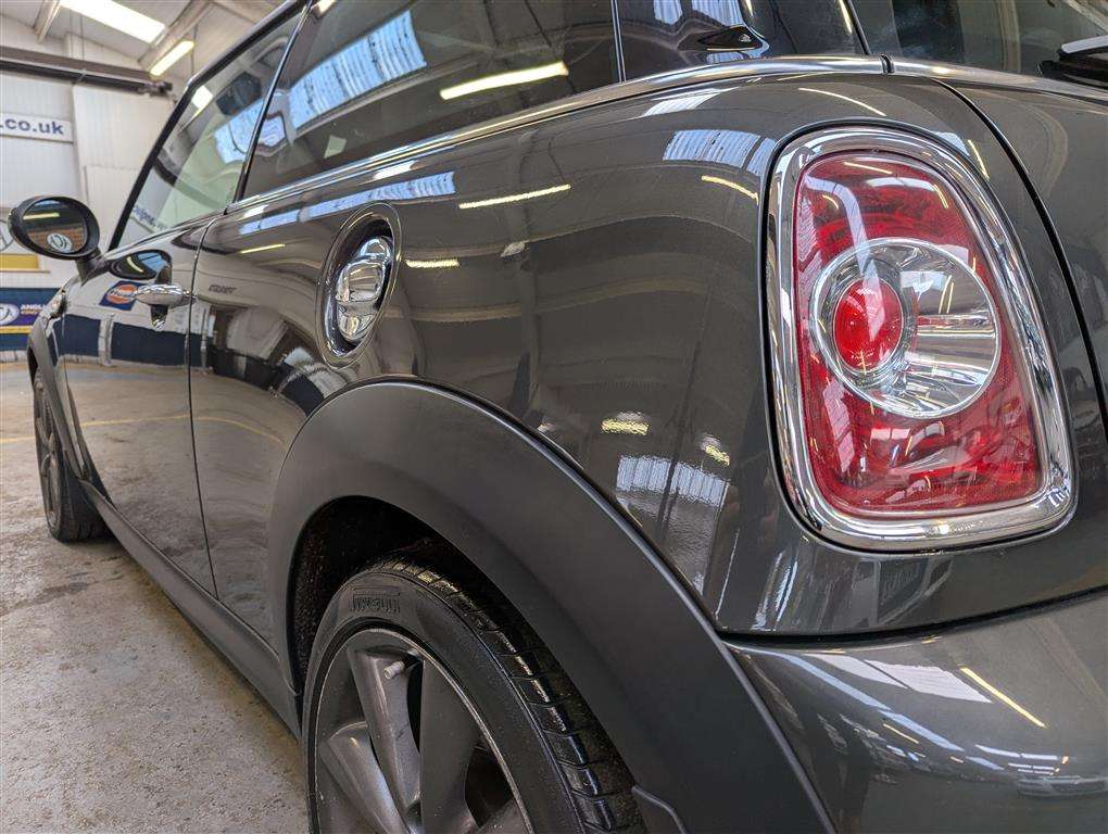 <p>2010 MINI COOPER S</p>