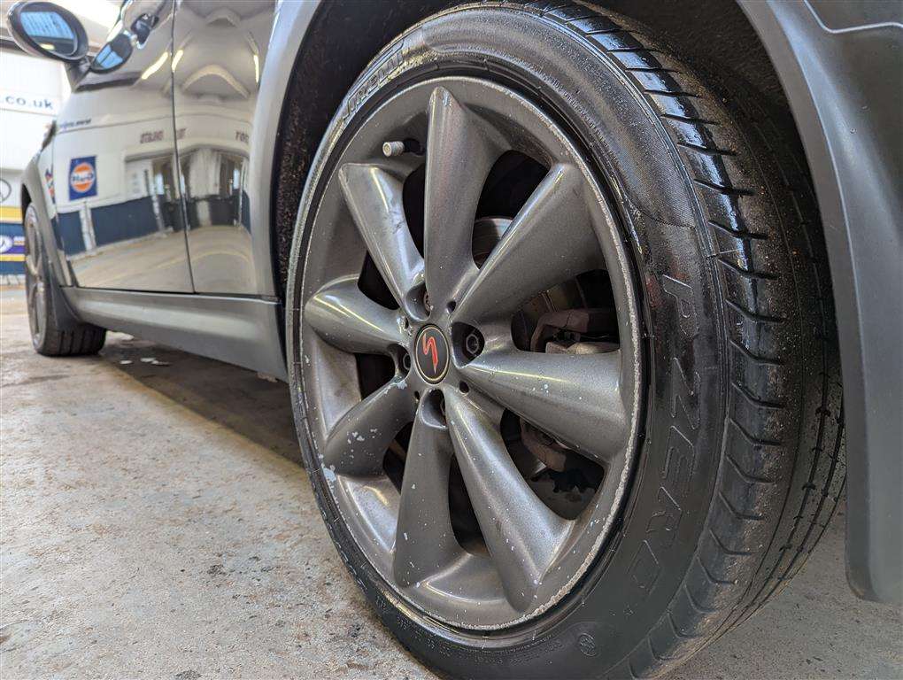 <p>2010 MINI COOPER S</p>