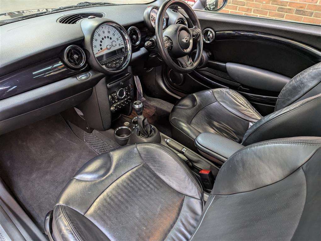 <p>2010 MINI COOPER S</p>