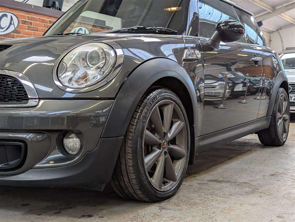 <p>2010 MINI COOPER S</p>
