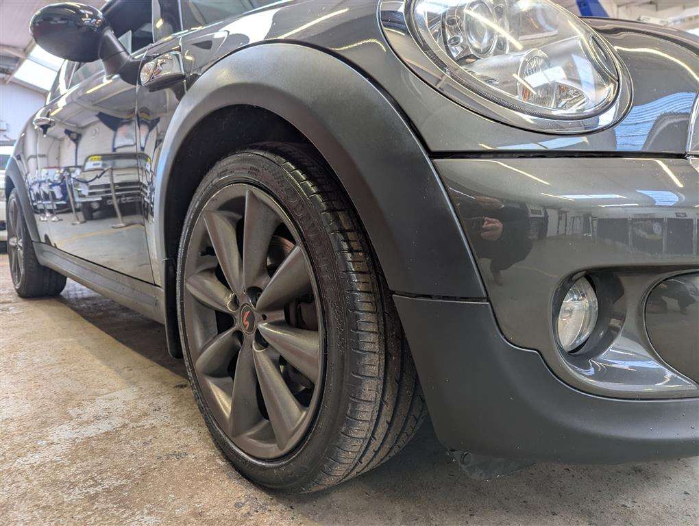 <p>2010 MINI COOPER S</p>