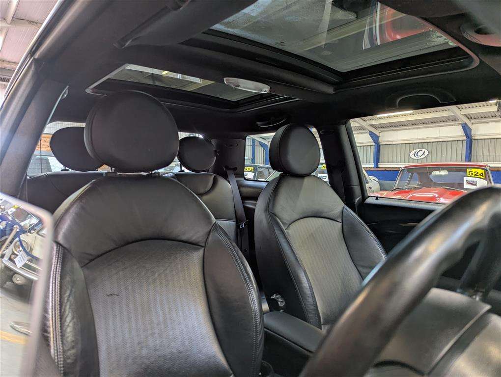 <p>2010 MINI COOPER S</p>