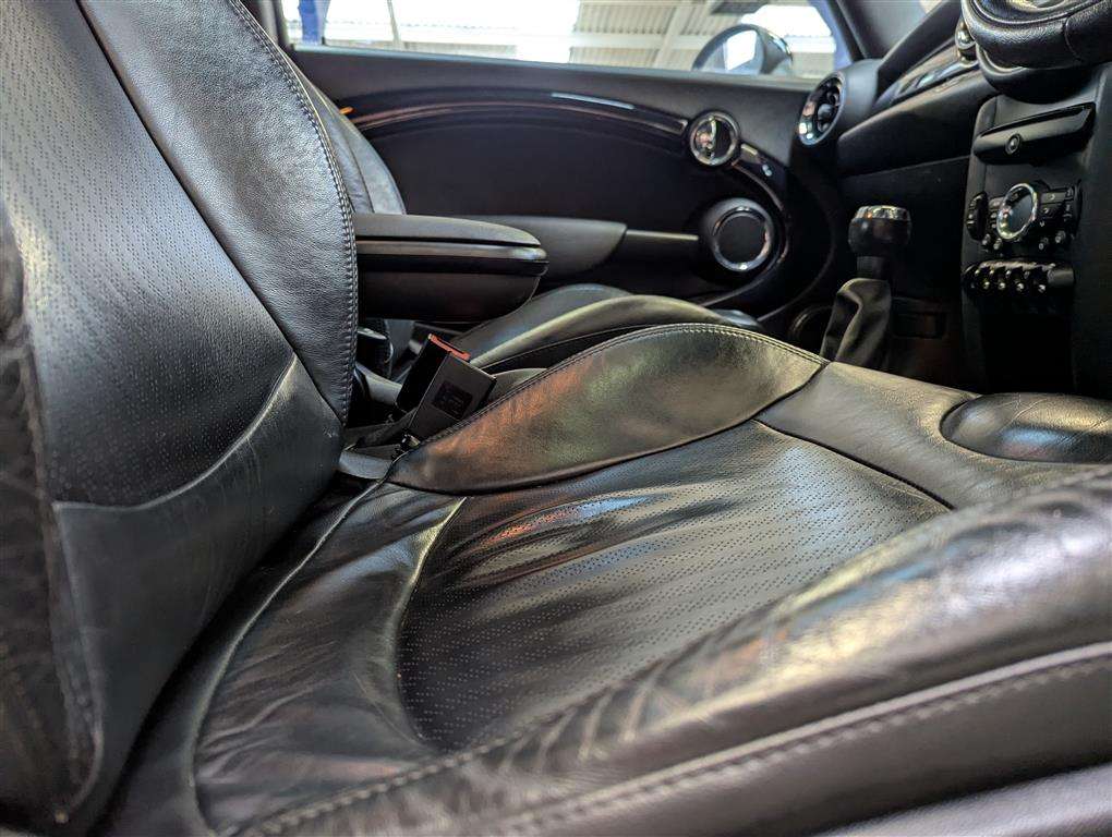 <p>2010 MINI COOPER S</p>