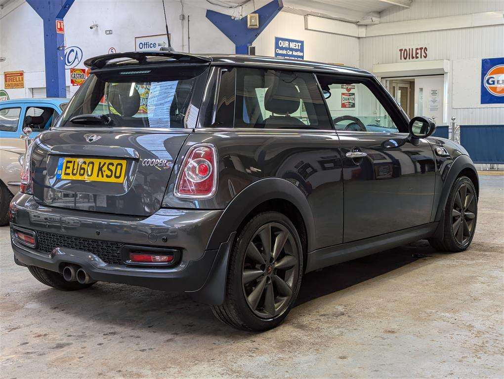 <p>2010 MINI COOPER S</p>