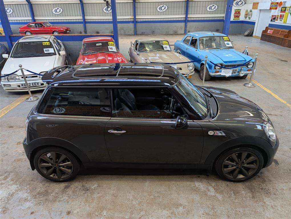 <p>2010 MINI COOPER S</p>