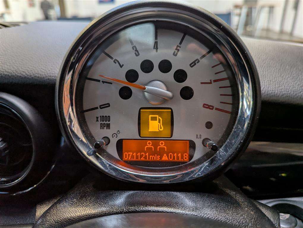 <p>2010 MINI COOPER S</p>