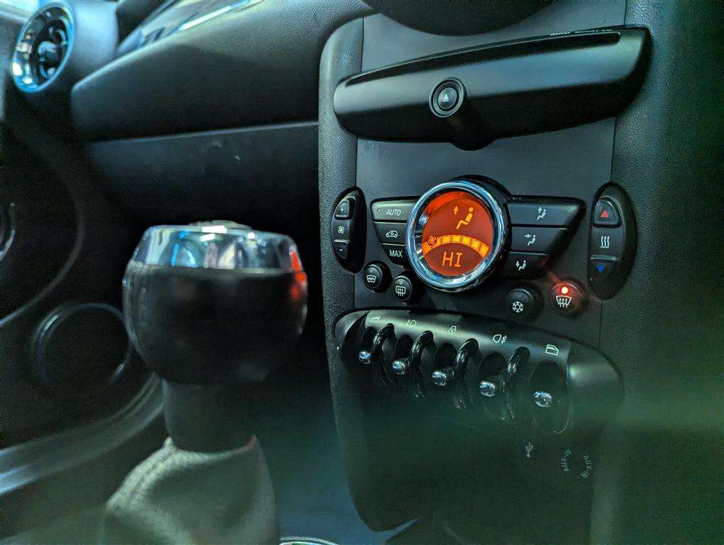<p>2010 MINI COOPER S</p>