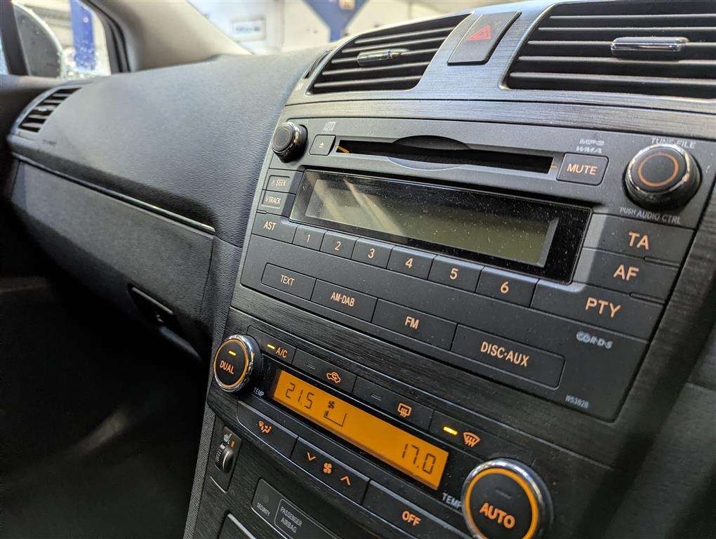 <p>2009 TOYOTA AVENSIS T4 D-4D</p>