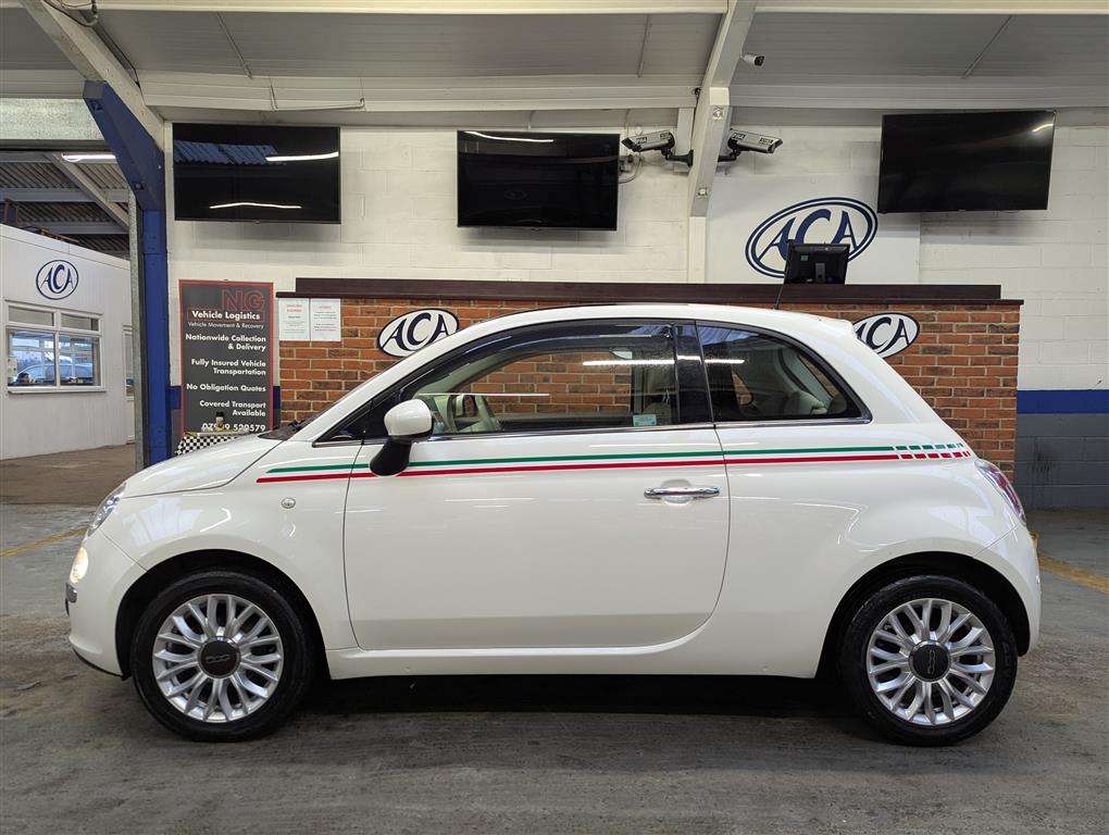 <p>2015 FIAT 500 LOUNGE</p>
