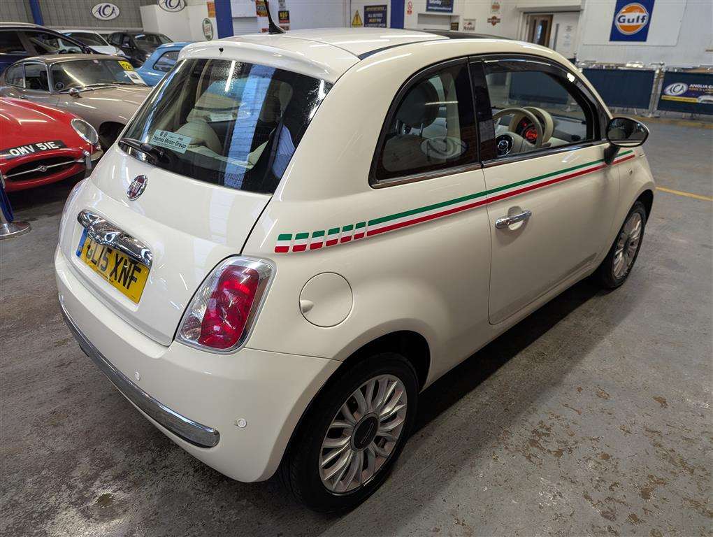 <p>2015 FIAT 500 LOUNGE</p>