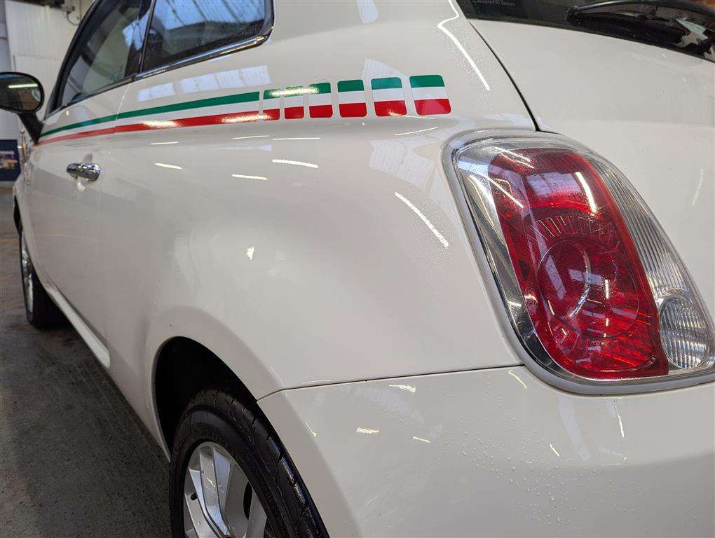 <p>2015 FIAT 500 LOUNGE</p>