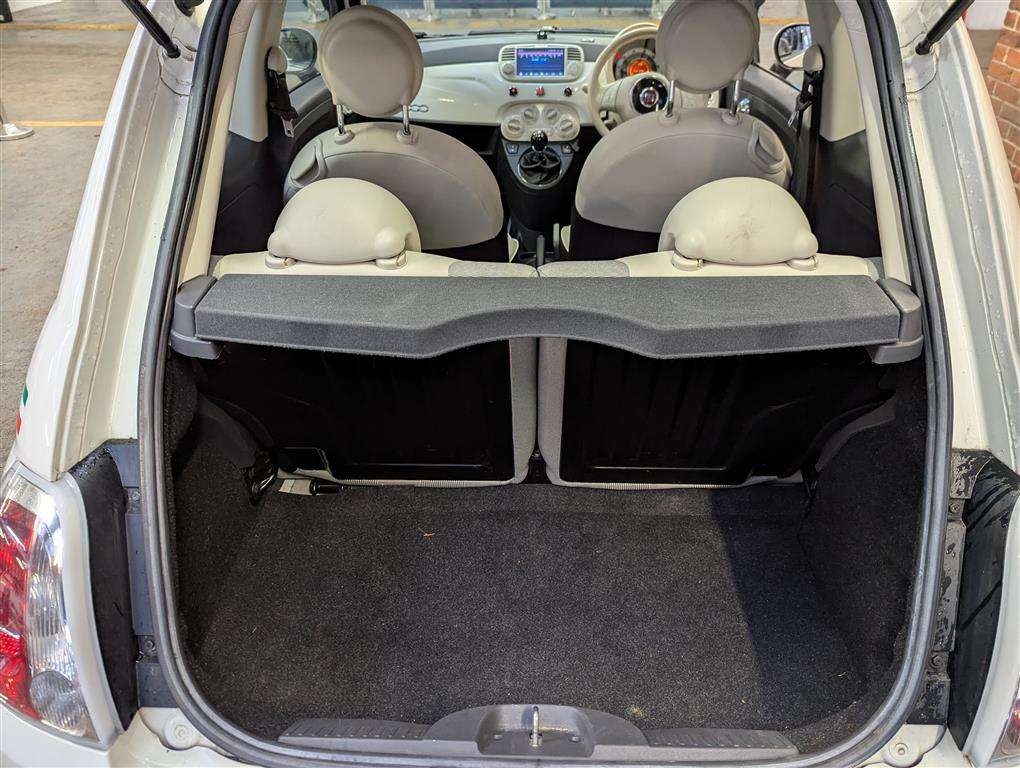 <p>2015 FIAT 500 LOUNGE</p>
