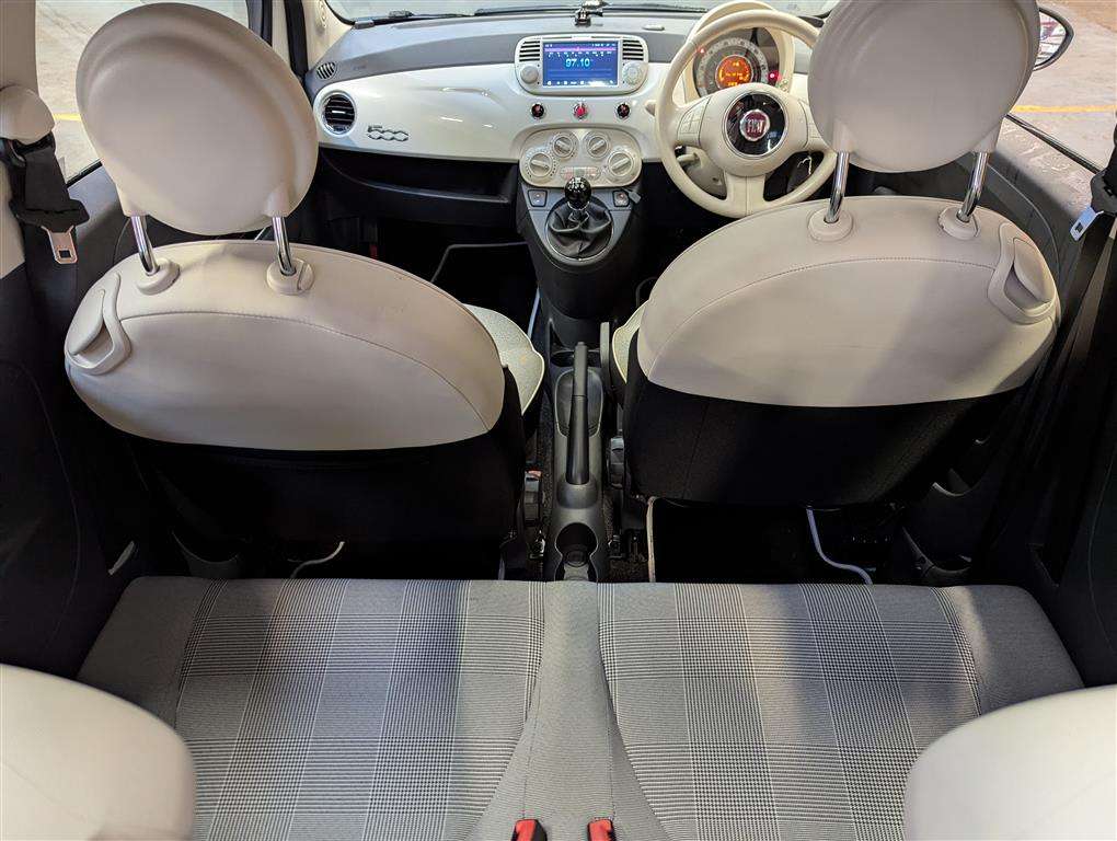 <p>2015 FIAT 500 LOUNGE</p>