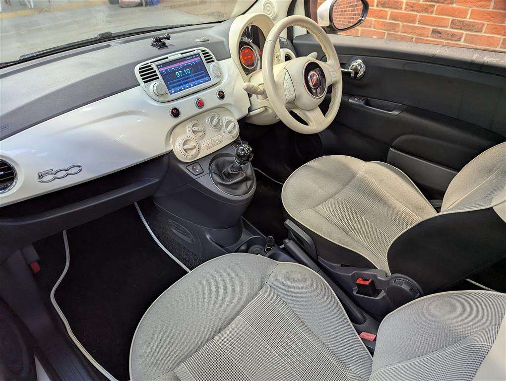 <p>2015 FIAT 500 LOUNGE</p>